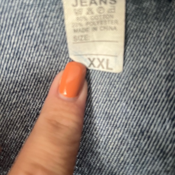 Distressed blue jean jacket - Picture 4 of 8